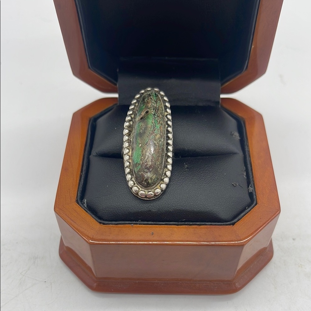 Elegant Silver and Turquoise Ring Sz 5 1/2